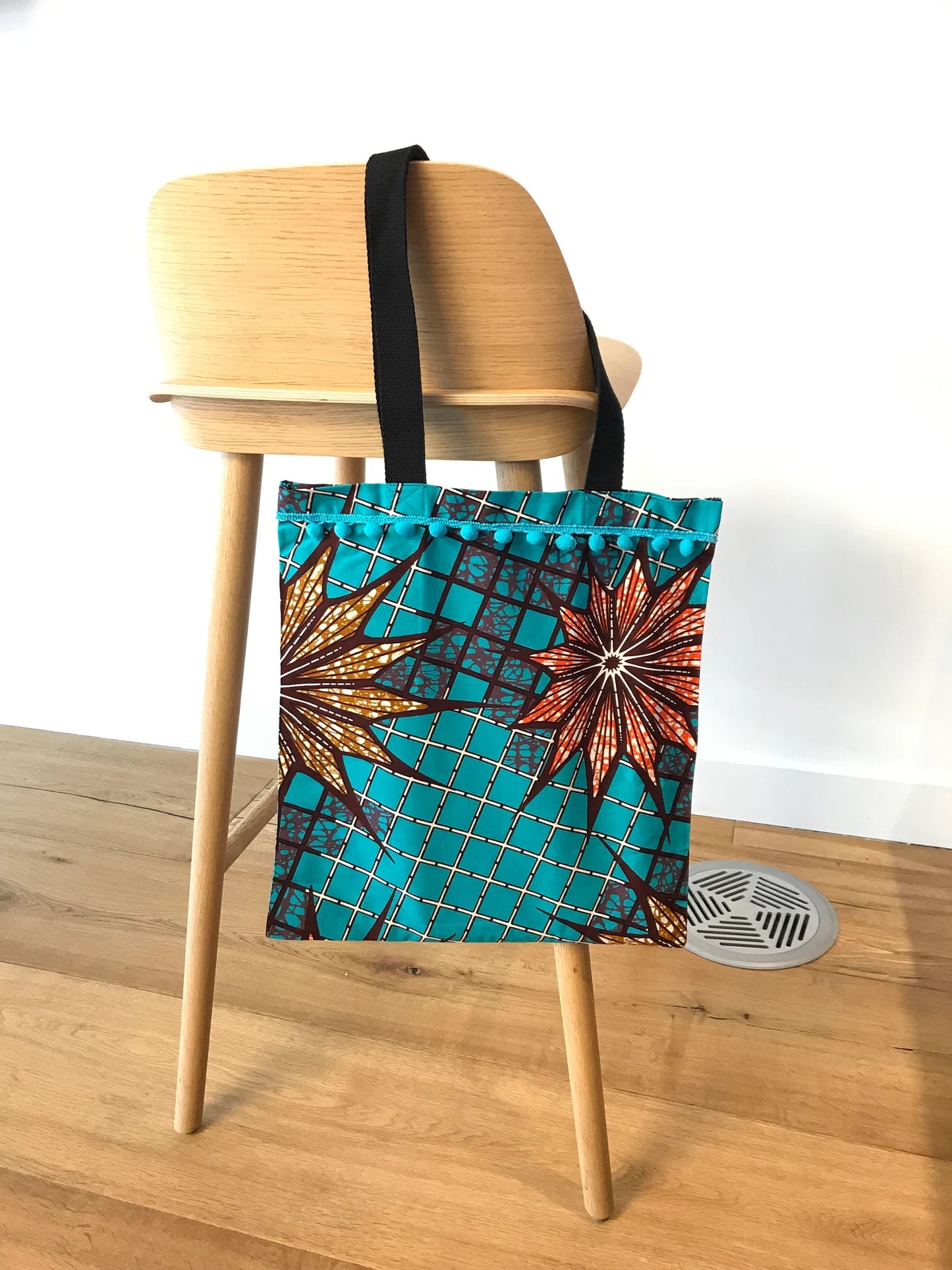 Totebag in wax - Jean-Louis pompoms