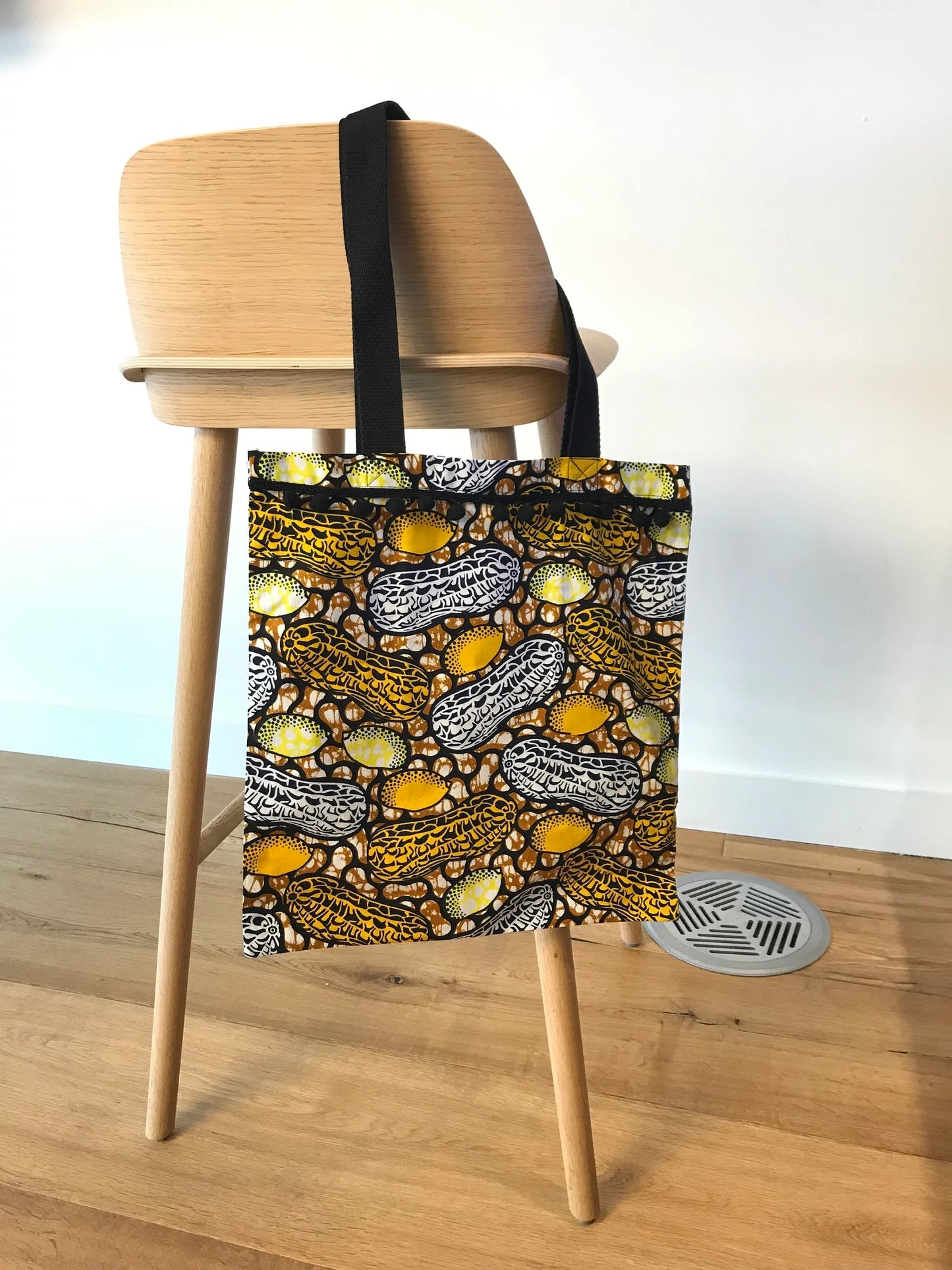 Totebag in wax - Joseph pompoms